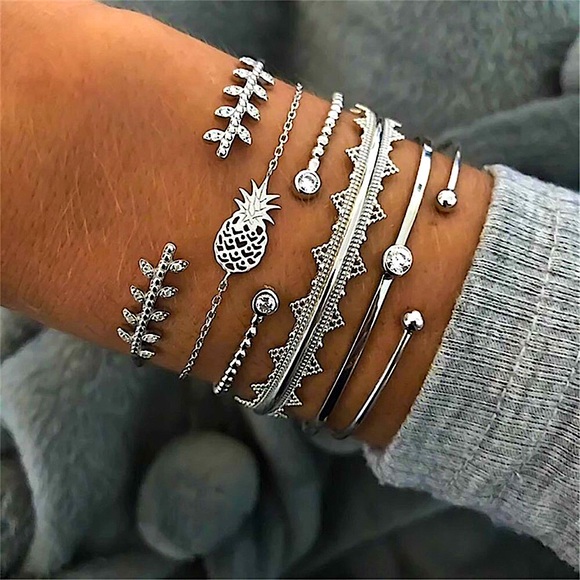 ⚜️[𝟯/$𝟮𝟴]⚜️6 Layered Crystal Fancy Bracelet NEW - Picture 3 of 6